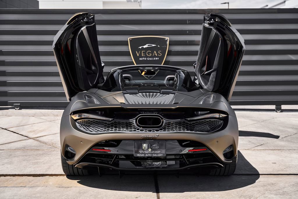 Used 2025 McLaren 750S Spider RWD image 25