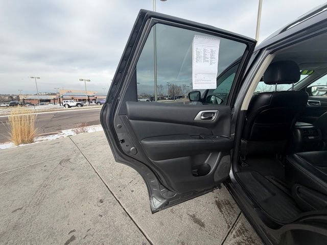 Used 2017 Nissan Pathfinder Platinum image 22