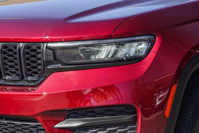 Used 2024 Jeep Grand Cherokee Altitude image 9