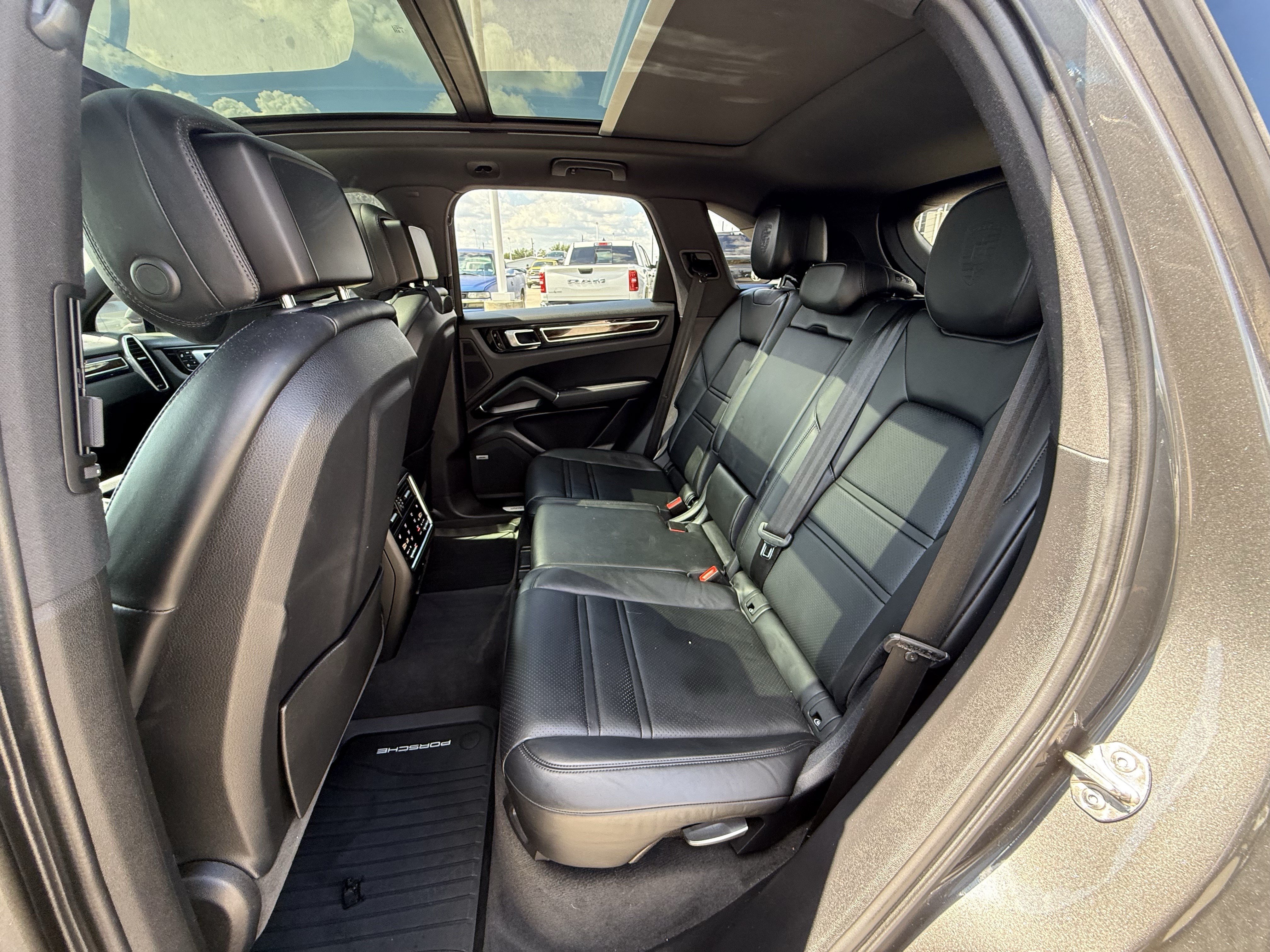 Used 2020 Porsche Cayenne AWD/4WD image 29