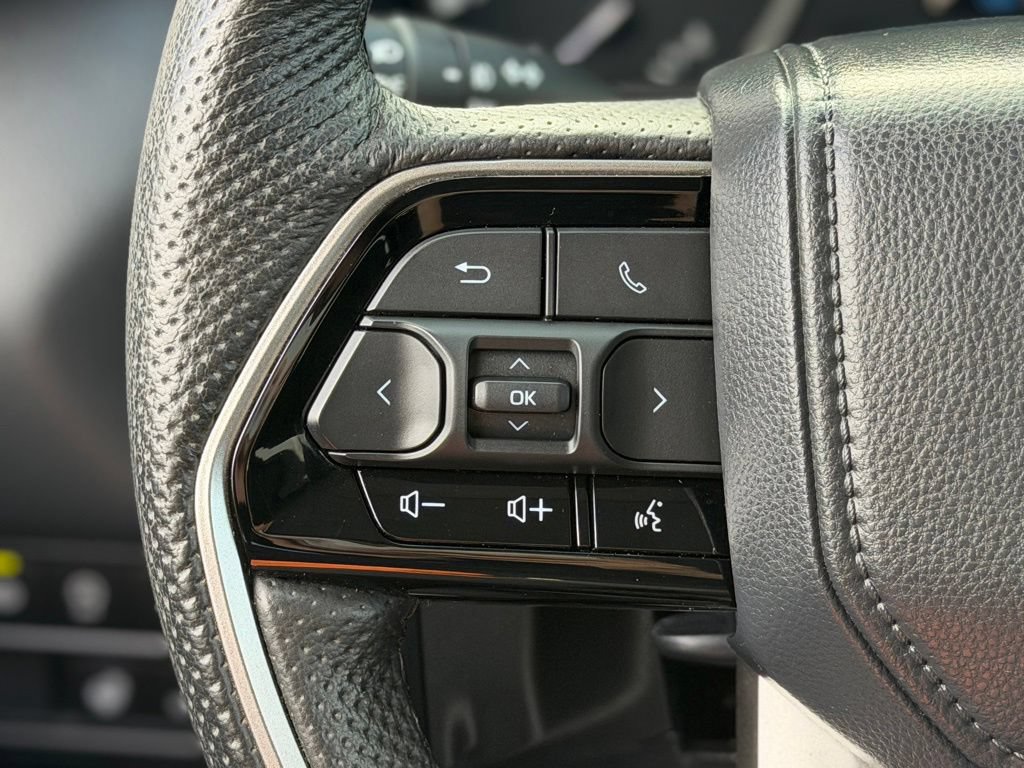 Used 2023 Toyota Tundra Limited AWD/4WD image 12
