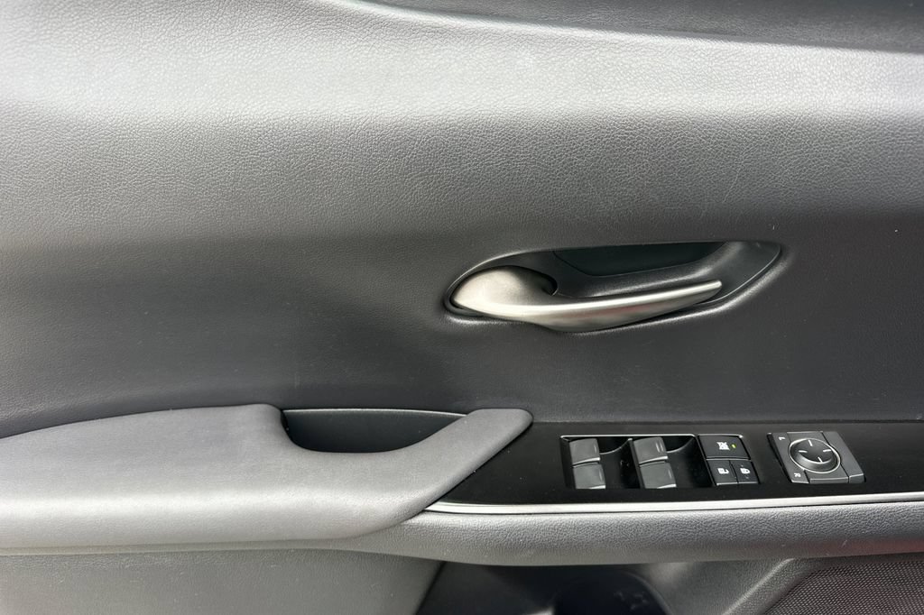 Used 2019 Lexus UX 200 FWD image 11