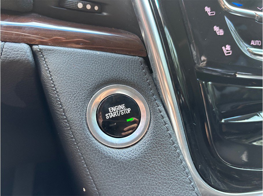 Used 2019 Cadillac Escalade Luxury w/ Escalade Sport Edition AWD/4WD image 29