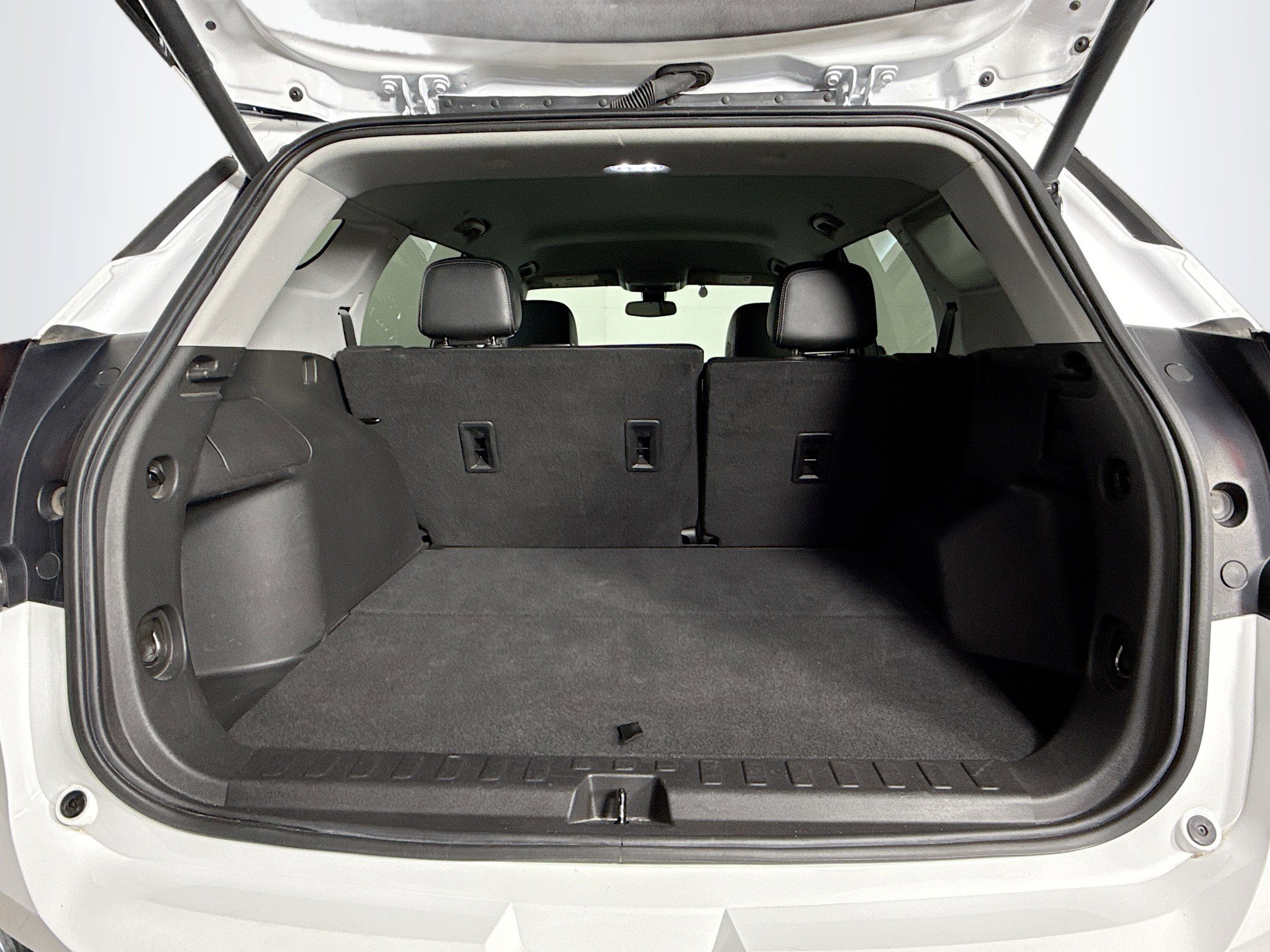 Used 2024 GMC Terrain SLT image 31