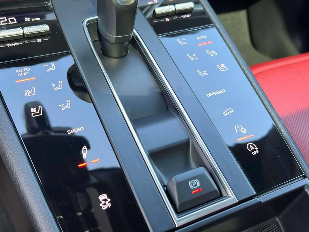 Used 2024 Porsche Macan S AWD/4WD image 31
