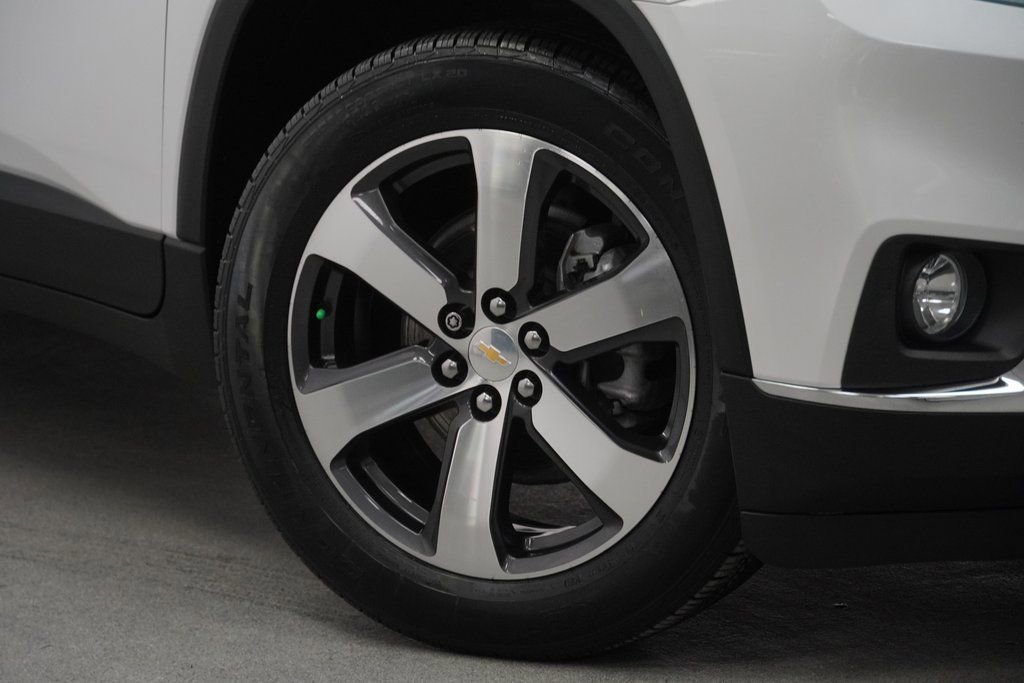 Used 2021 Chevrolet Traverse LT w/ LT Premium Package image 4