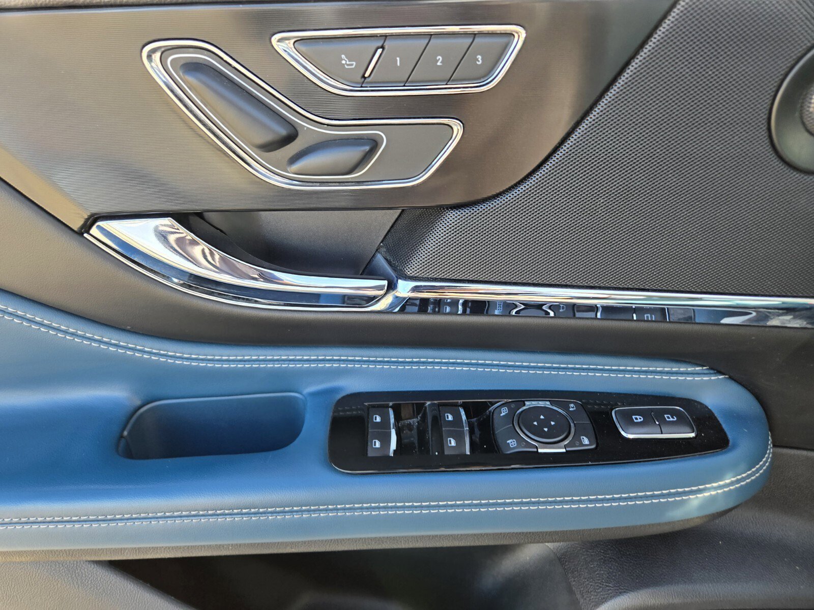 Used 2021 Lincoln Corsair Reserve w/ Equipment Group 201A image 18