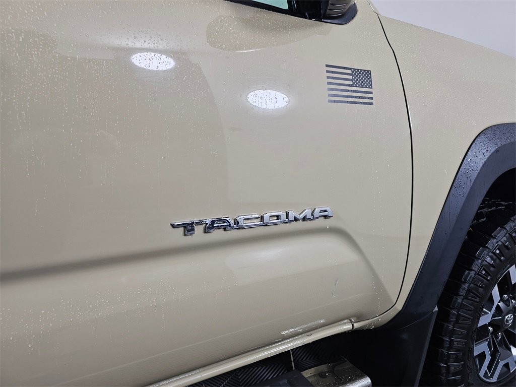 Used 2016 Toyota Tacoma TRD Off-Road image 10