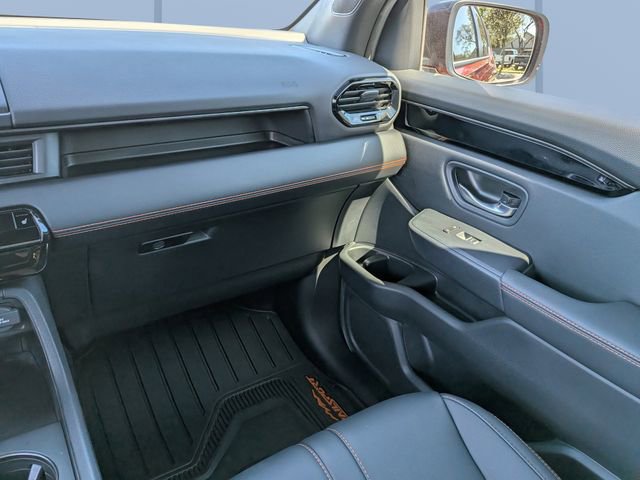 Used 2025 Honda Pilot TrailSport image 17