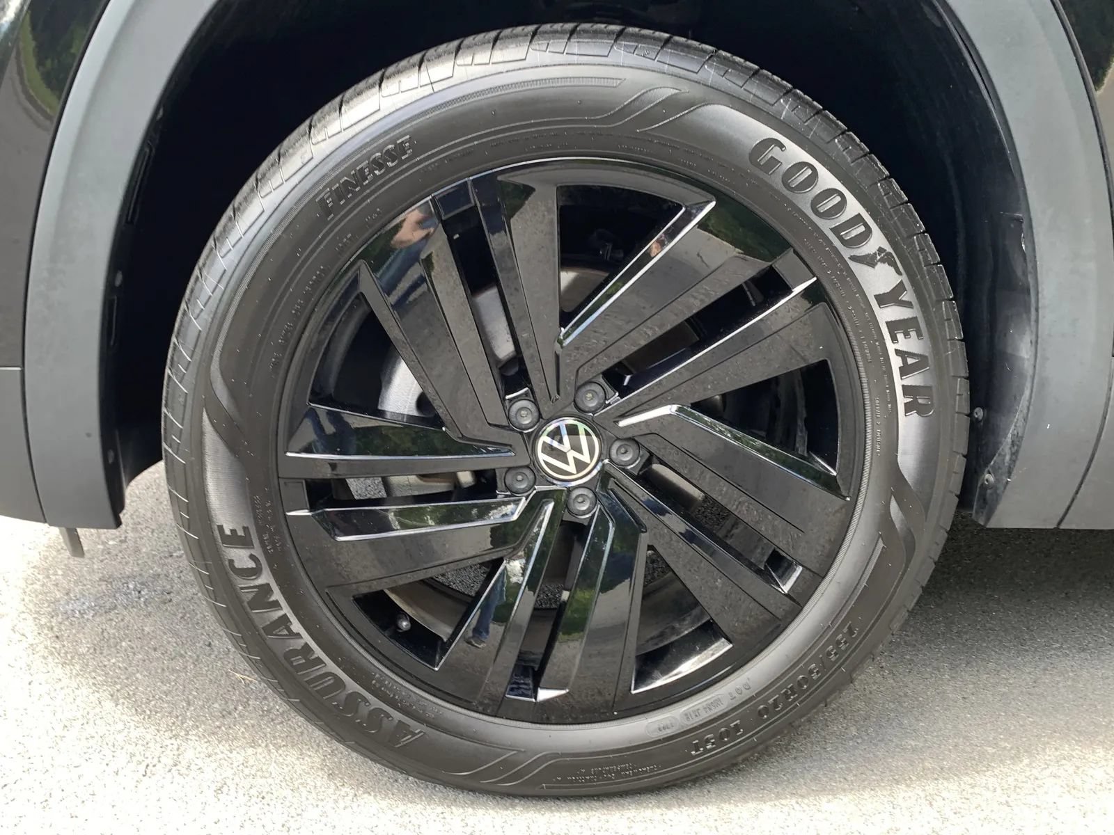 Used 2023 Volkswagen Atlas Cross Sport SE FWD image 10