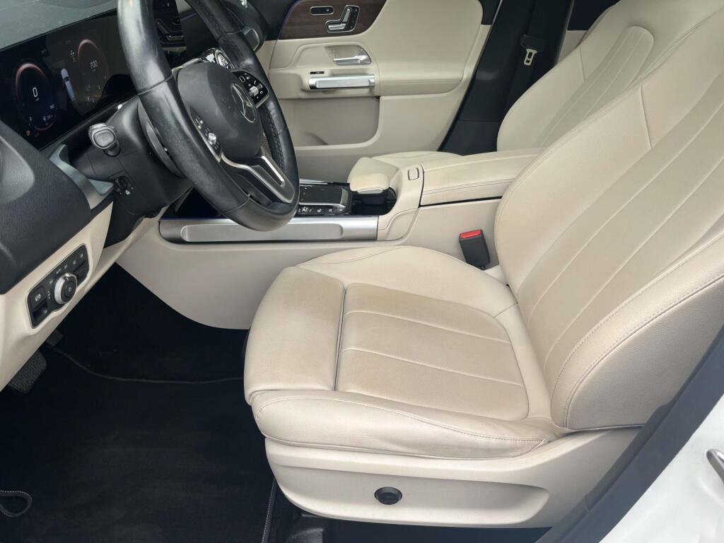 Certified 2023 Mercedes-Benz GLB 250 4MATIC w/ Premium Package image 16