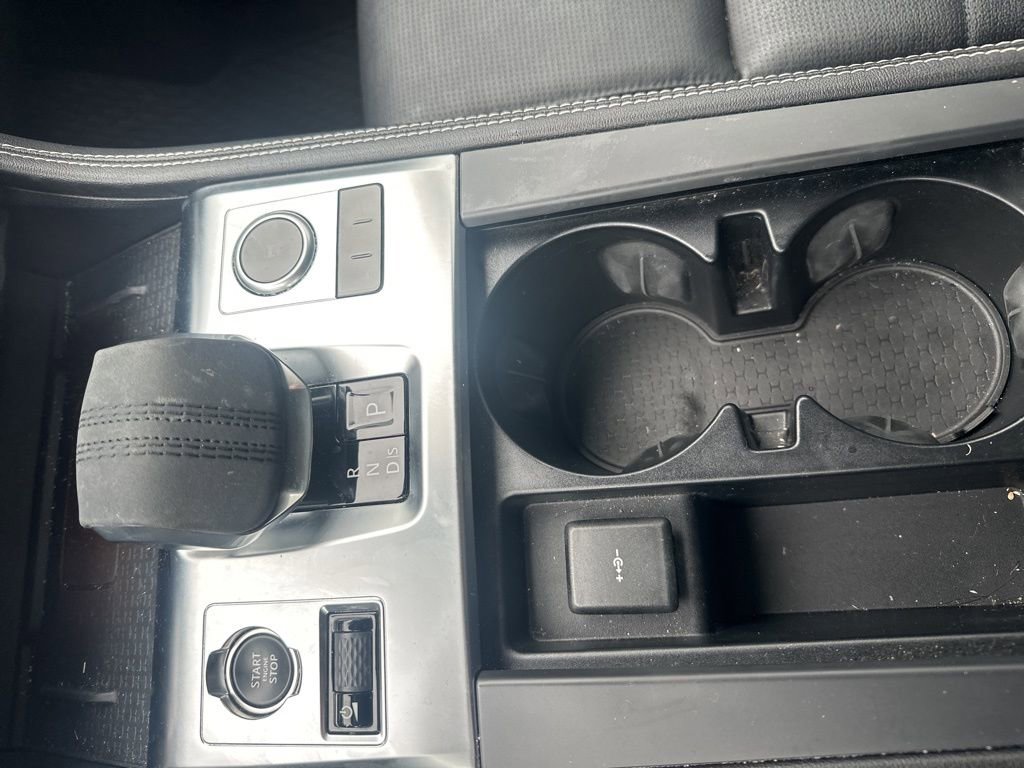 Used 2025 Jaguar F-PACE R-Dynamic S image 15