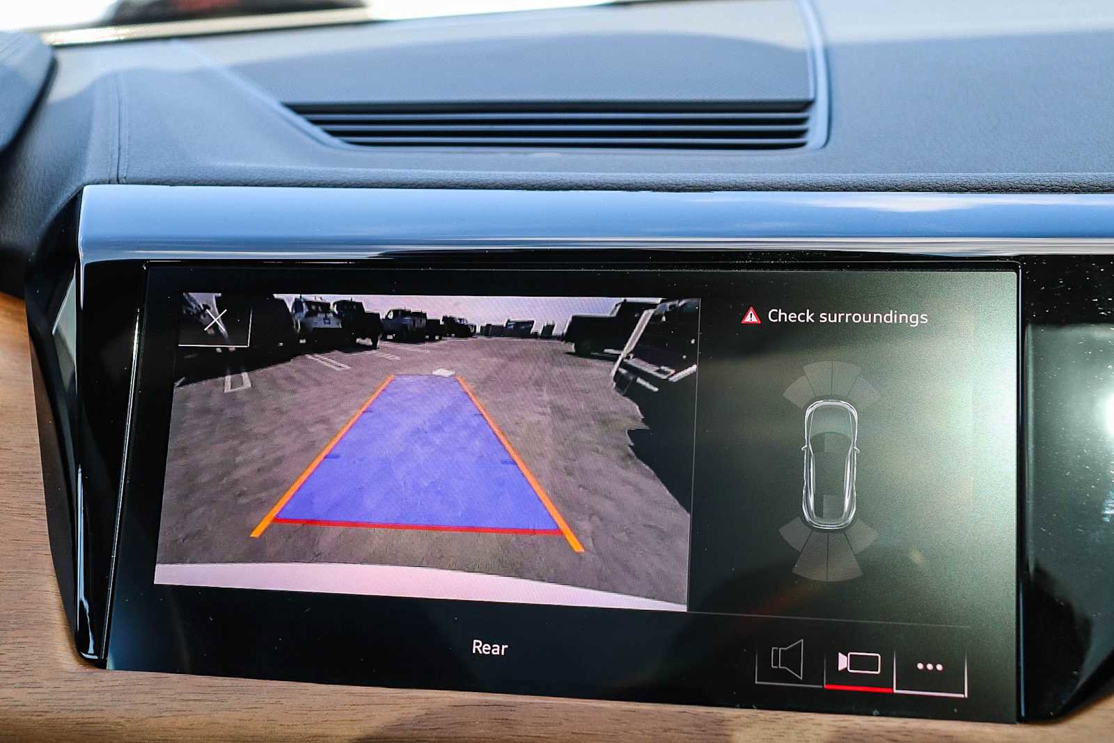 Used 2022 Audi e-tron GT Premium Plus image 33