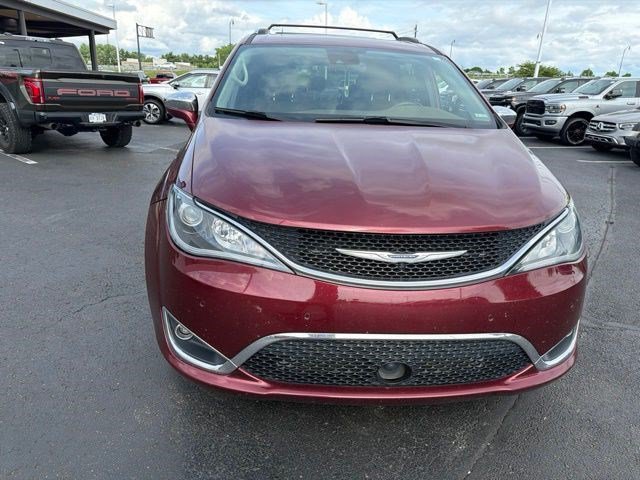 Used 2019 Chrysler Pacifica Limited w/ Tire & Wheel Group FWD image 5