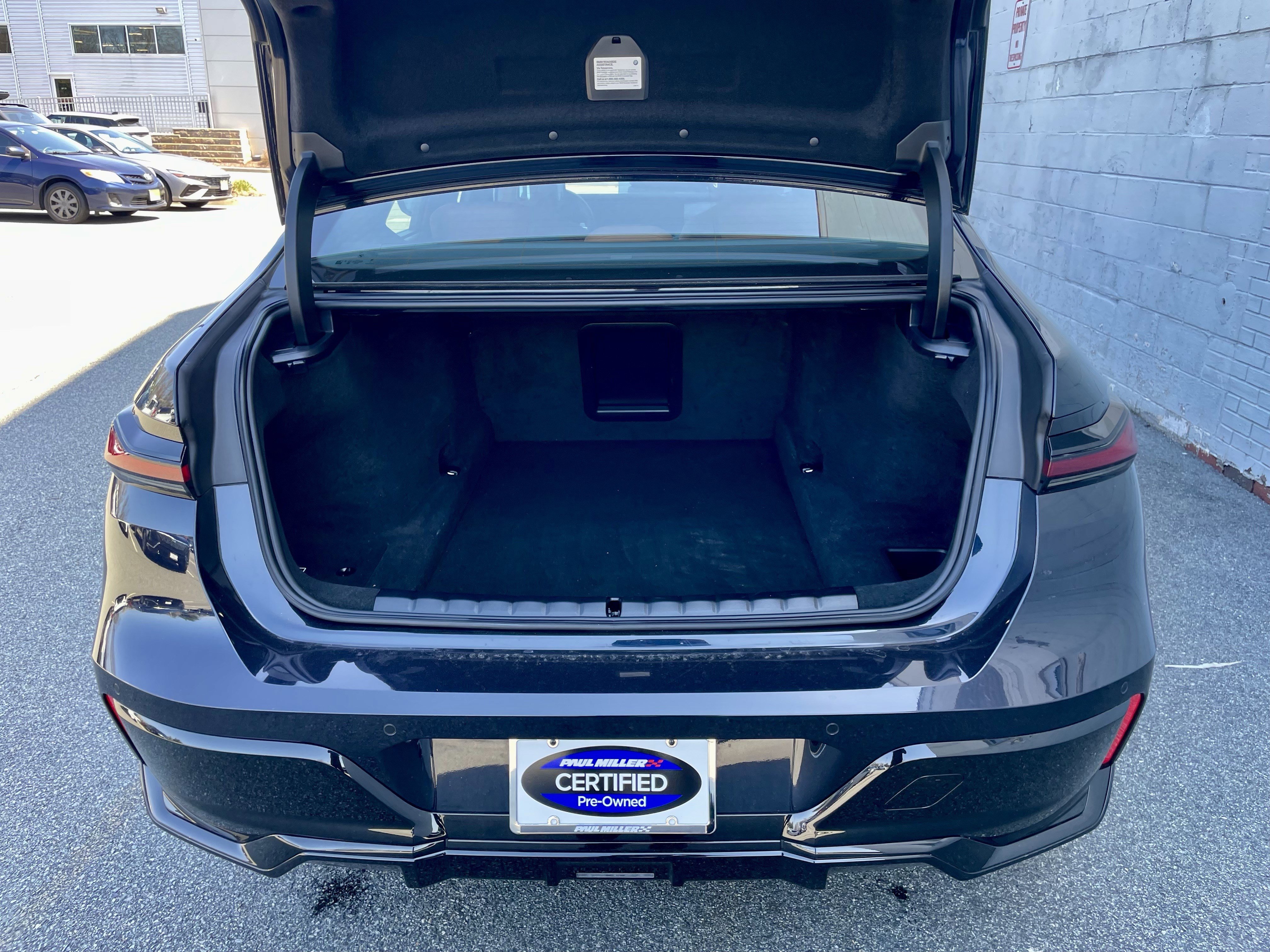 Used 2025 BMW 740i xDrive image 37