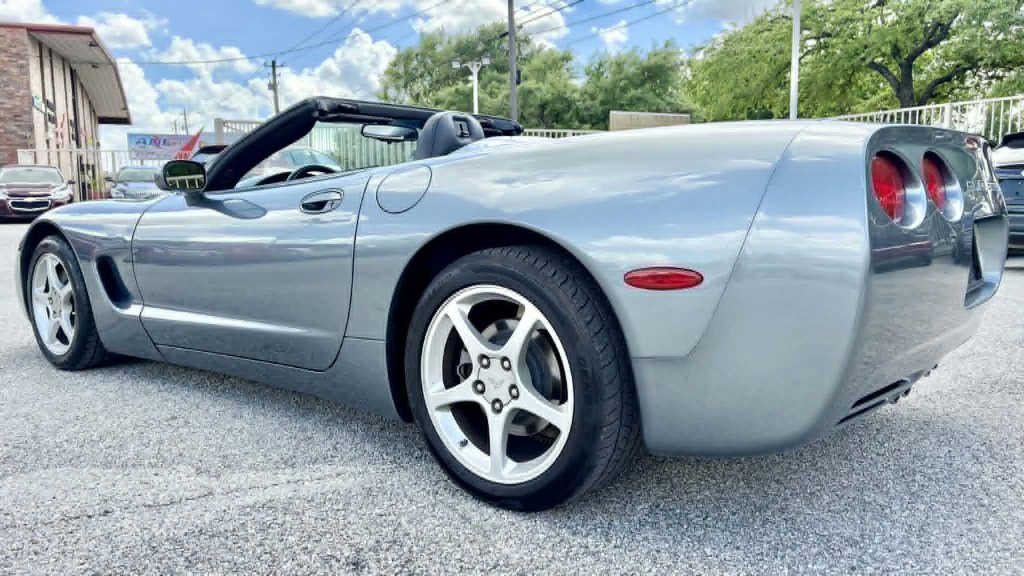 Used 2004 Chevrolet Corvette Convertible image 7