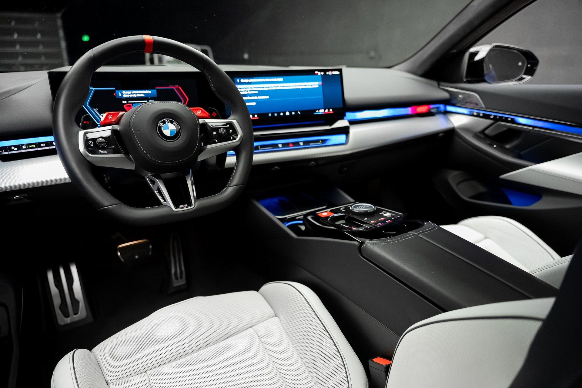 Used 2025 BMW M5 image 2