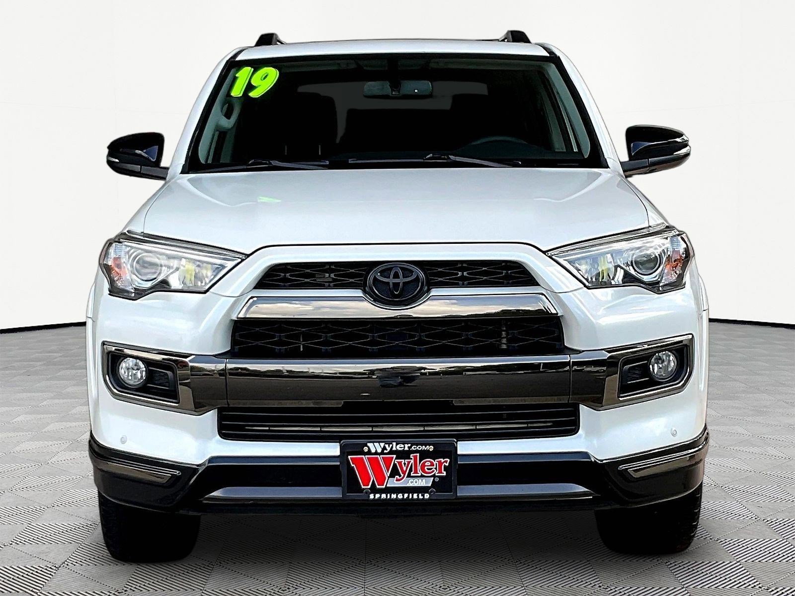 Used 2019 Toyota 4Runner Limited AWD/4WD image 2
