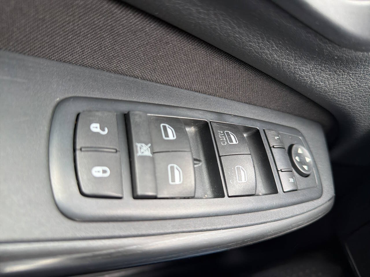 Used 2015 Jeep Cherokee Latitude w/ Cold Weather Group AWD/4WD image 11