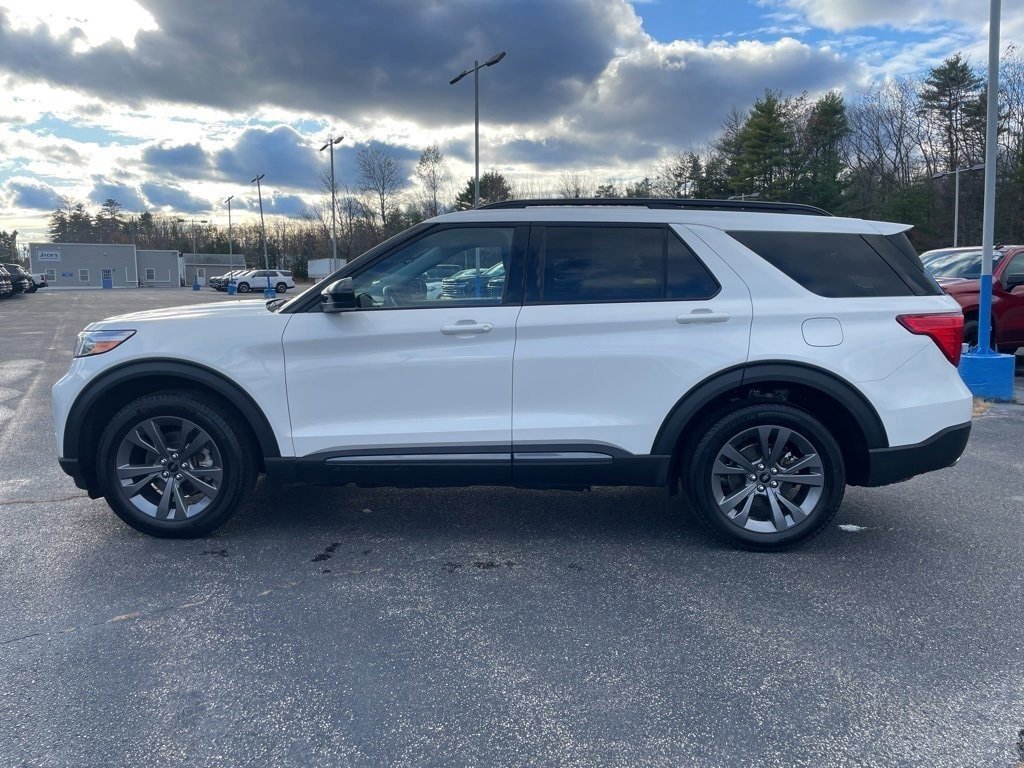 Used 2023 Ford Explorer XLT w/ Equipment Group 202A image 3
