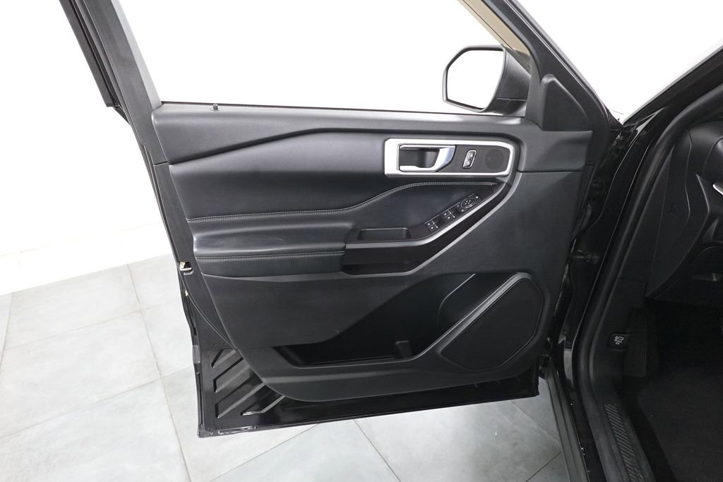 Certified 2020 Ford Explorer XLT w/ Equipment Group 202A image 8