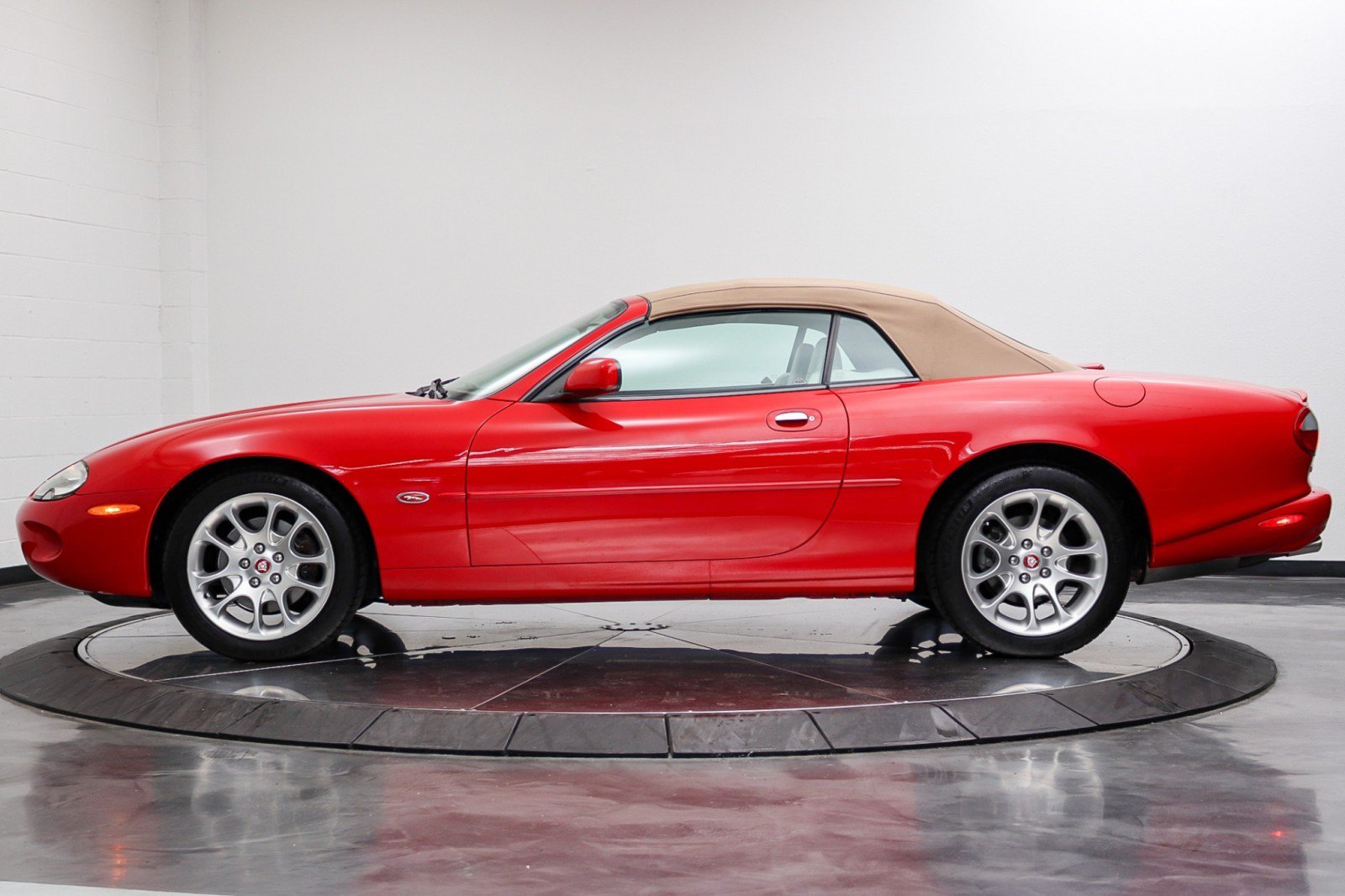 Used 2000 Jaguar XK8 Convertible RWD image 10