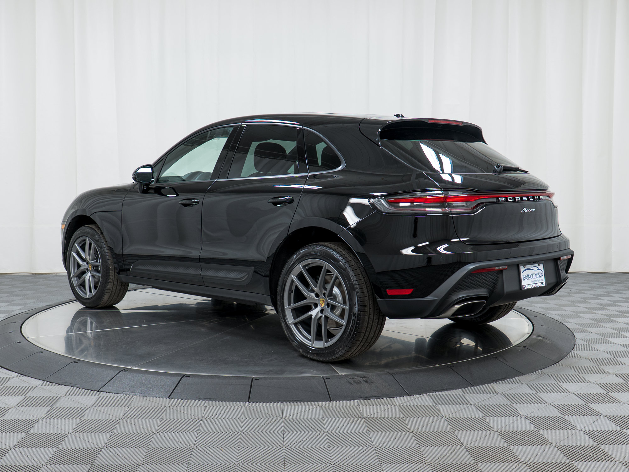 Used 2026 Porsche Macan AWD/4WD image 3