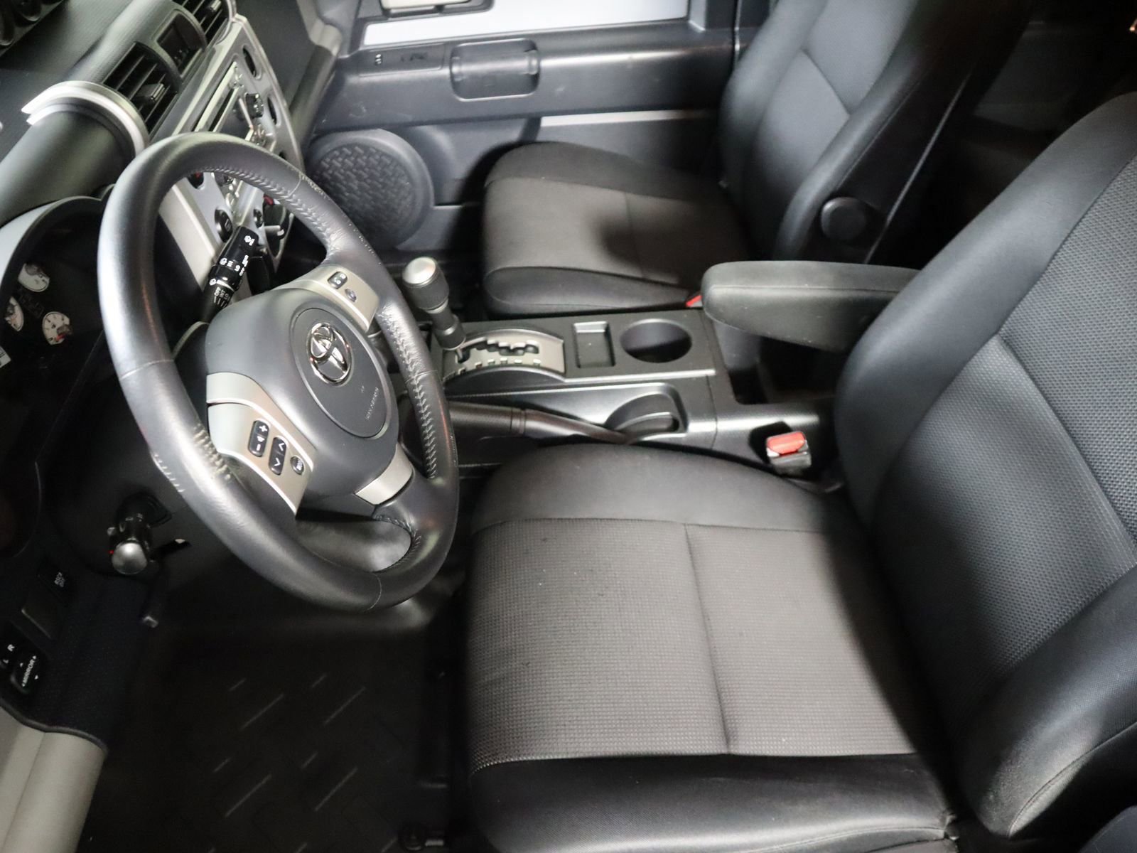 Used 2014 Toyota FJ Cruiser 4WD w/ Upgrade Package image 22