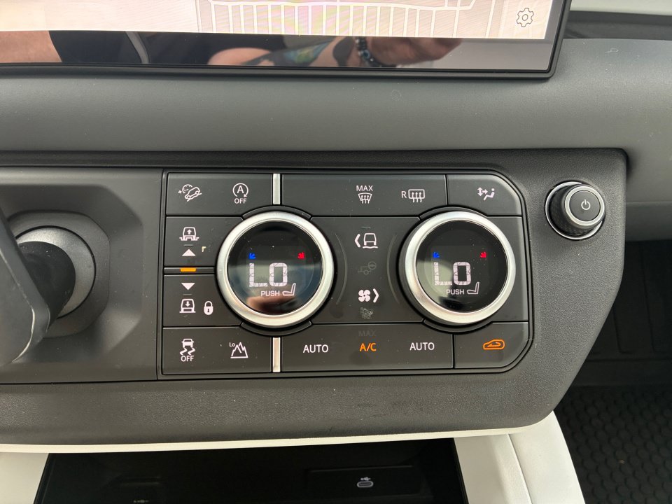 Used 2025 Land Rover Defender 110 S AWD/4WD image 18