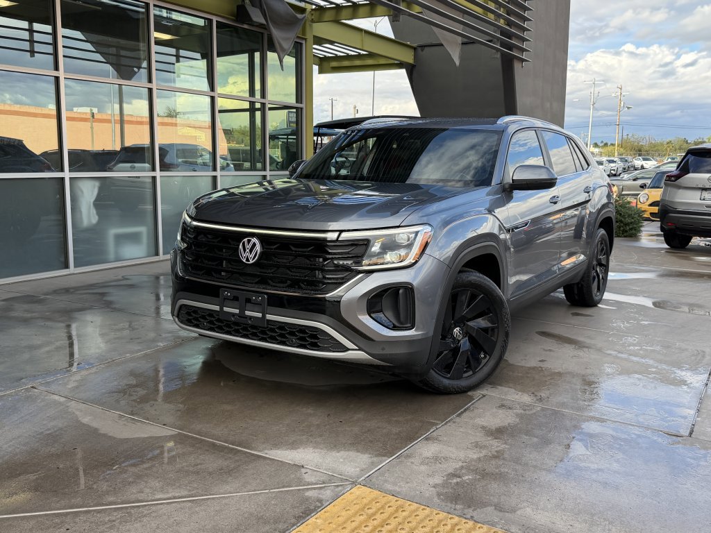 Used 2024 Volkswagen Atlas Cross Sport SE w/ Panoramic Sunroof Package image 2
