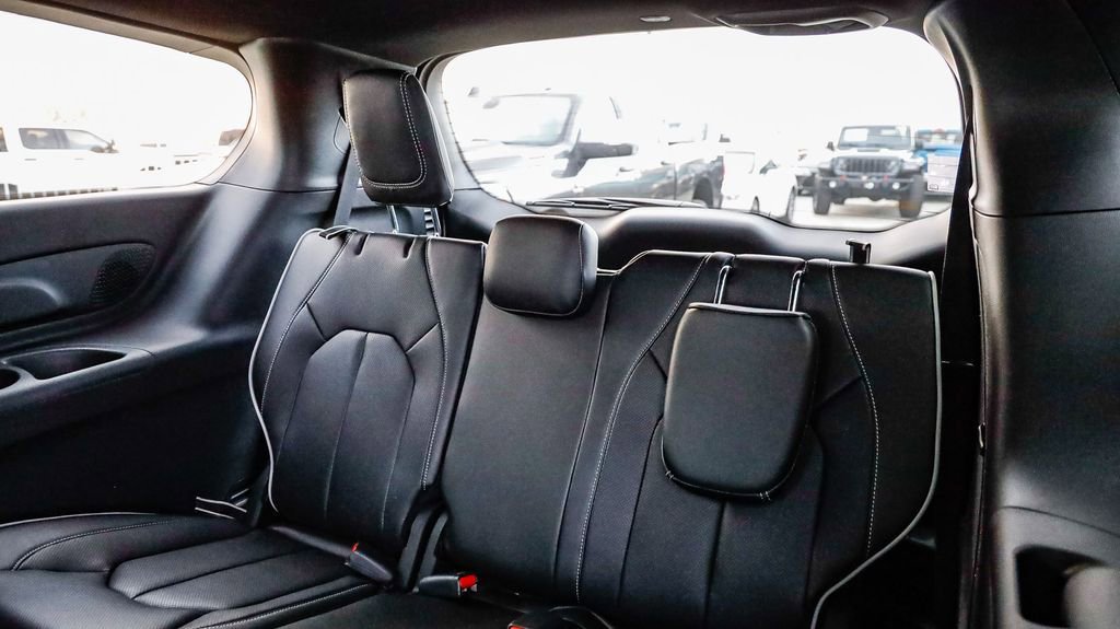 New 2026 Chrysler Pacifica Limited w/ S Appearance Package FWD image 24
