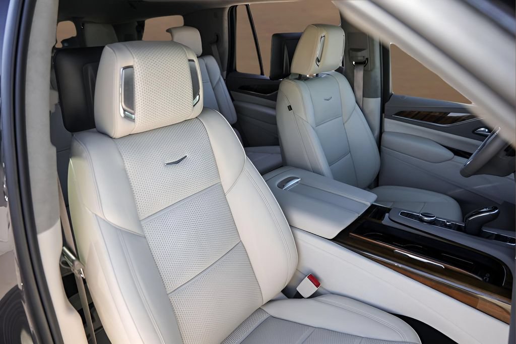 Certified 2024 Cadillac Escalade Premium Luxury Platinum w/ Heavy-Duty Trailer Package AWD/4WD image 34