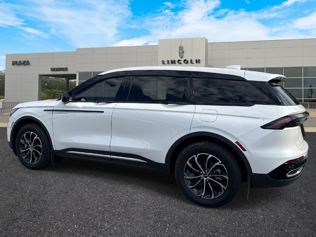 Used 2025 Lincoln Nautilus Premier AWD/4WD image 5