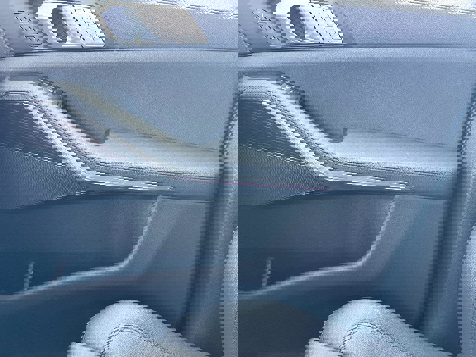 Used 2021 BMW X7 xDrive40i w/ Cold Weather Package image 23