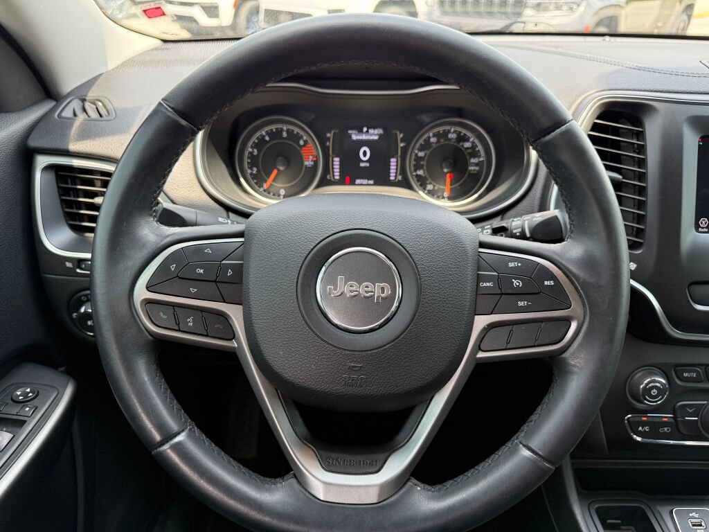Used 2019 Jeep Cherokee Latitude Plus FWD image 14