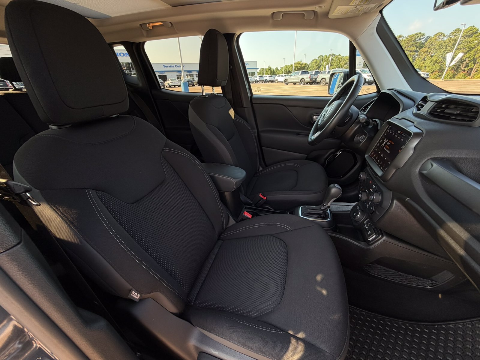 Used 2023 Jeep Renegade Altitude w/ Sun/Sound Group AWD/4WD image 12