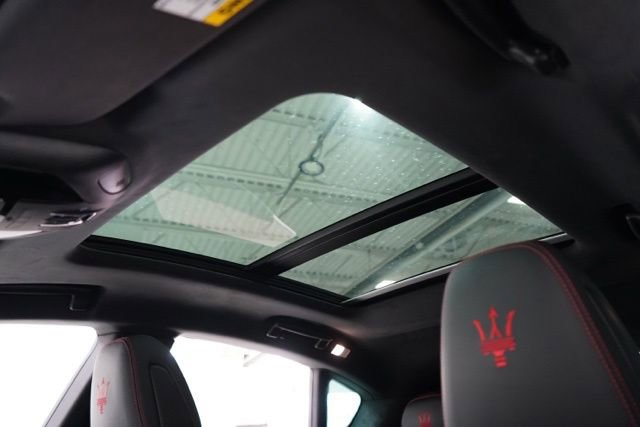 Used 2024 Maserati Levante GT Ultima image 15