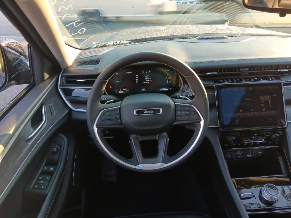 Used 2023 Jeep Grand Cherokee 4WD 4xe image 26