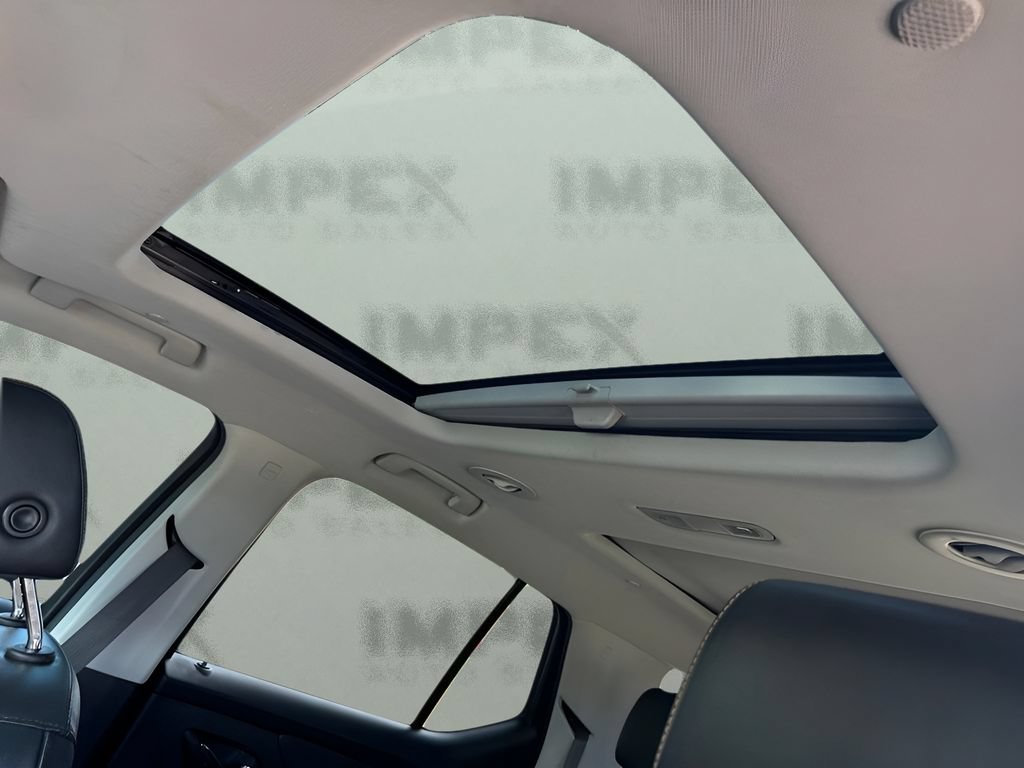 Used 2019 Chevrolet Traverse LT w/ LT Premium Package AWD/4WD image 11