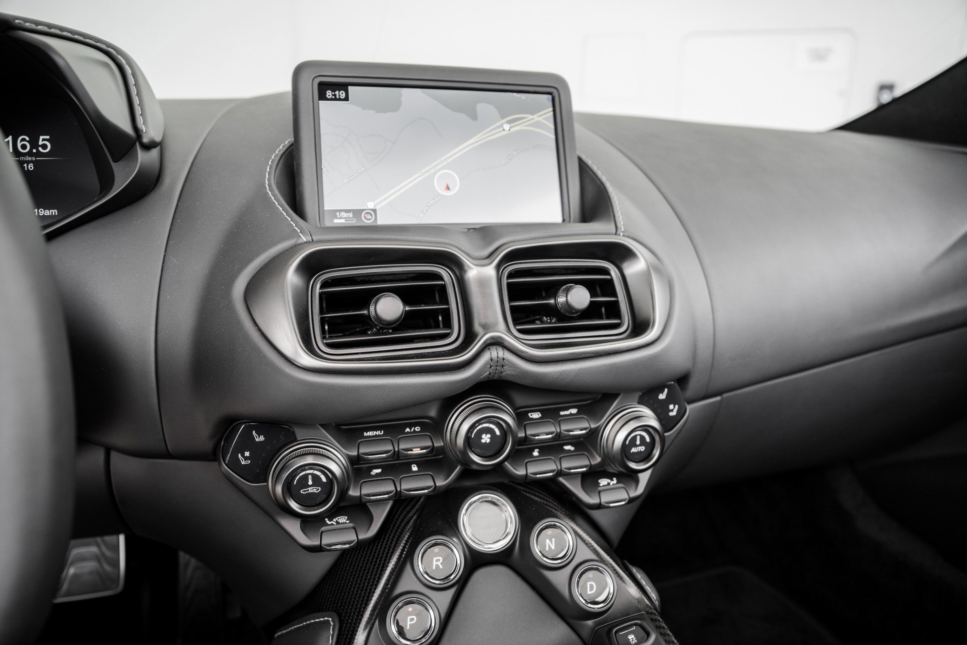 Used 2023 Aston Martin V8 Vantage Roadster image 22