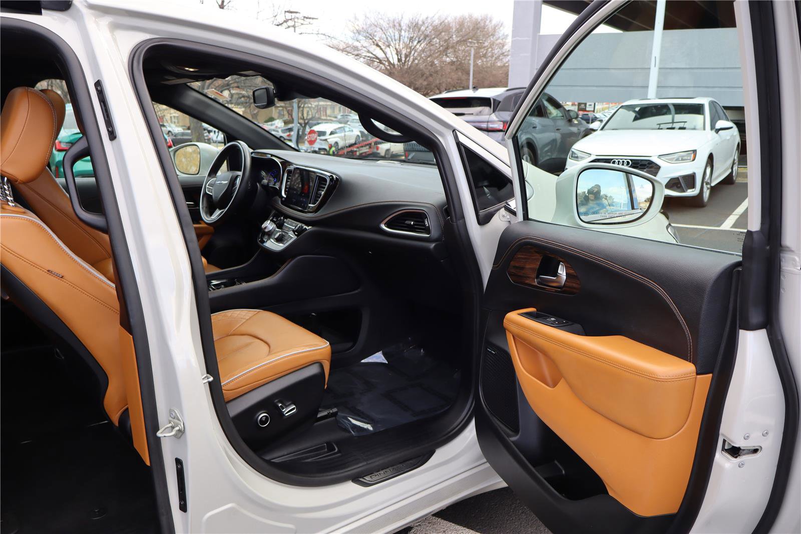 Used 2021 Chrysler Pacifica Pinnacle image 28