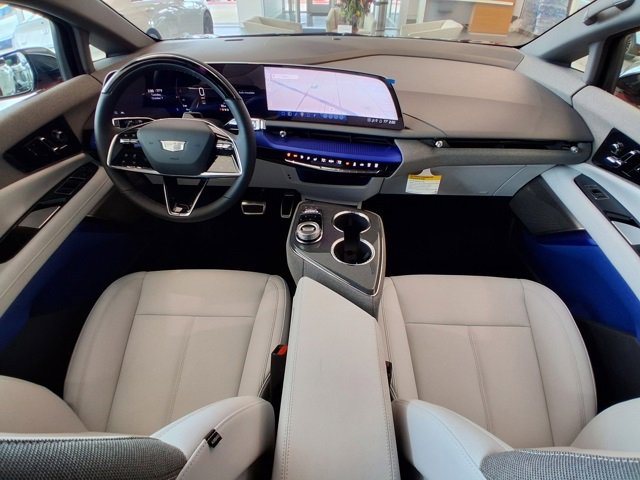 New 2025 Cadillac Optiq Luxury 1 w/ LPO, ONYX Package image 8