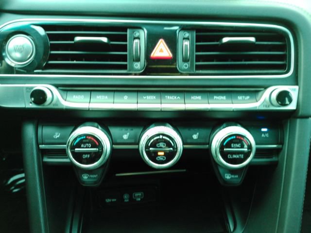 Used 2020 Genesis G70 2.0T image 45