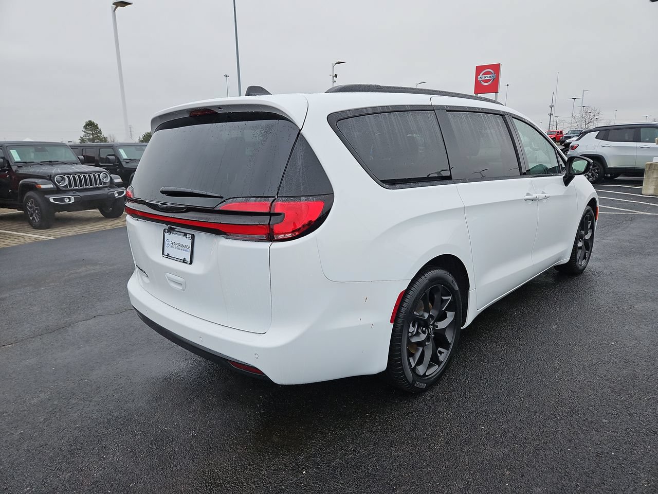 New 2026 Chrysler Pacifica Select w/ S Appearance Package FWD image 7