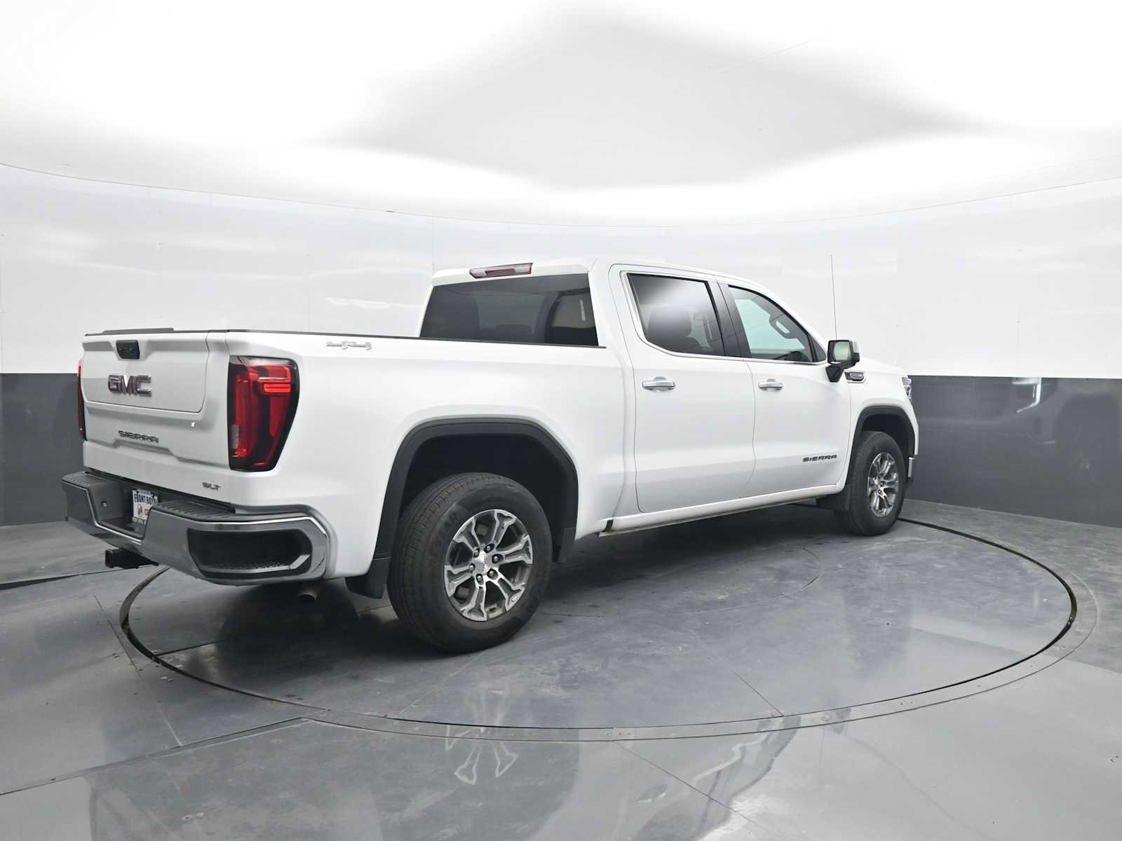 Used 2025 GMC Sierra 1500 SLT AWD/4WD image 8
