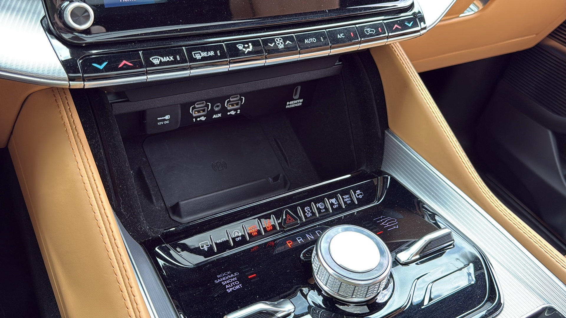 Used 2023 Jeep Grand Wagoneer Series III AWD/4WD image 21