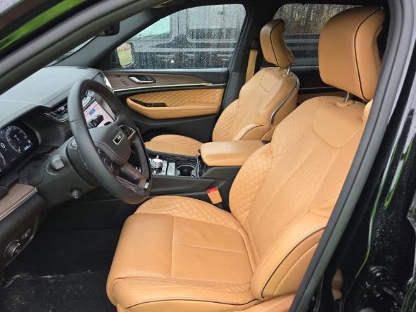 Used 2023 Jeep Grand Cherokee Summit w/ Luxury Tech Group V image 10