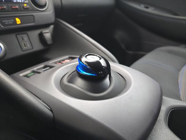 Used 2024 Nissan Leaf S image 31