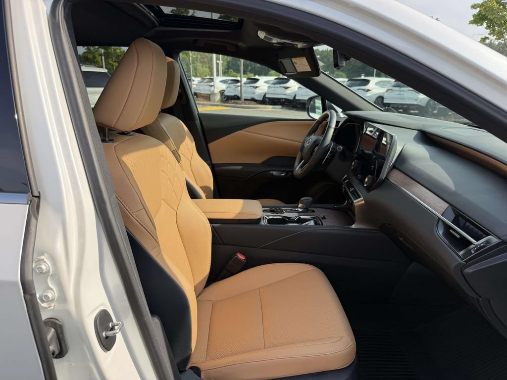 Used 2025 Lexus RX 350 Premium w/ Accessory Package AWD/4WD image 15