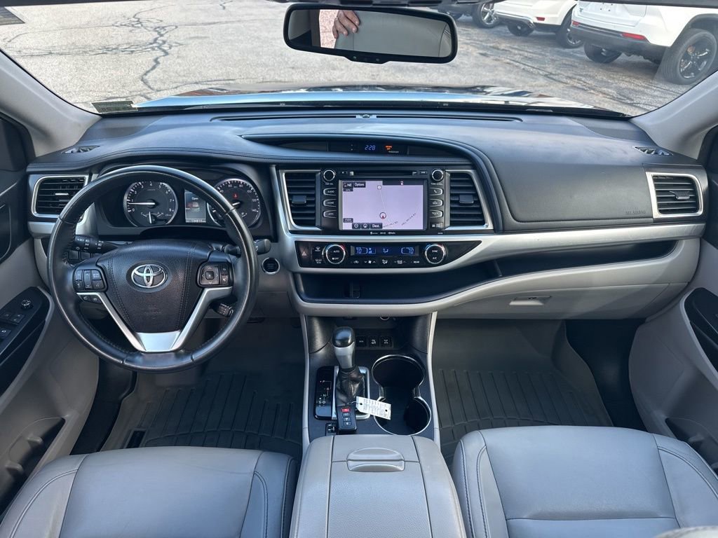 Used 2016 Toyota Highlander XLE image 12